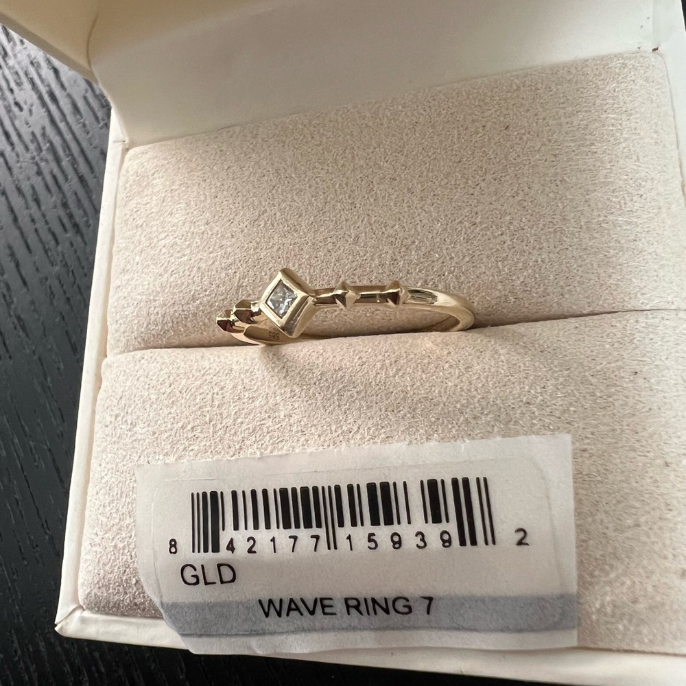 Kendra Scott 14k Yellow Gold Wave Ring. White diamonds. Size 7. Hard to find. - Picture 9 of 9